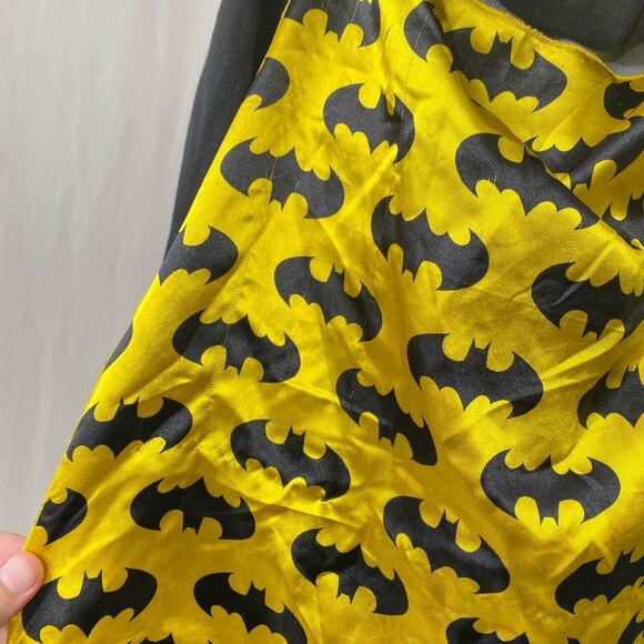 Boys Size 4 to 5 Batman Hoodie With Cape DC Comics Grey and Yellow Long Sleeve - Picture 6 of 11